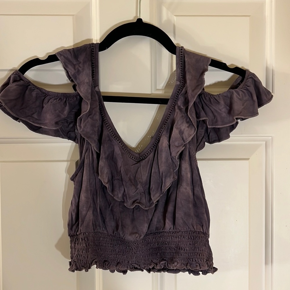 AMERICAN EAGLE OFF-SHOULDER CROP TOP. PURPLE ACID WASH. MEDIUM.
